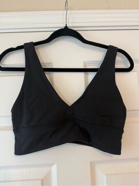 Black Lululemon sports bra square size dot!